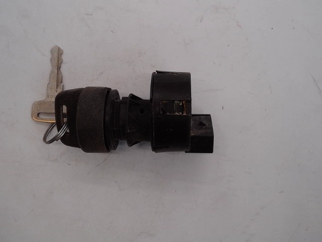 UN —under nest— Manitou Ignition Switch | 272578 | Barndoor Ag